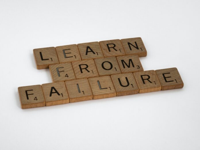 Mit Buchstabensteine learn from failure geschrieben